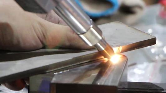 冷自動焊機的工作原理和機構？